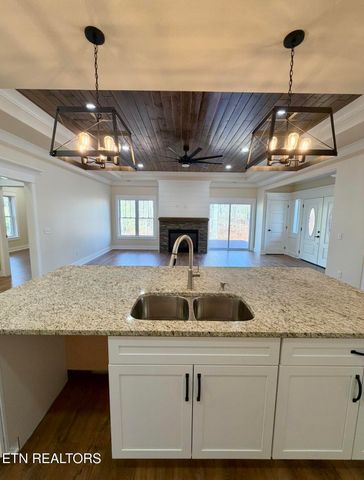 414 Beachwood Drive, Crossville, TN 38558