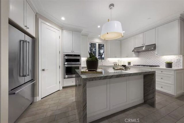 166 Villa Ridge, Irvine, CA 92602