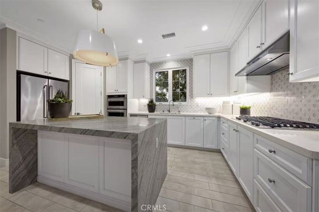 166 Villa Ridge, Irvine, CA 92602