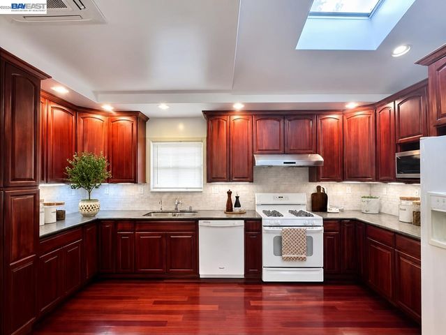 3325 Macarthur Blvd, Oakland, CA 94602