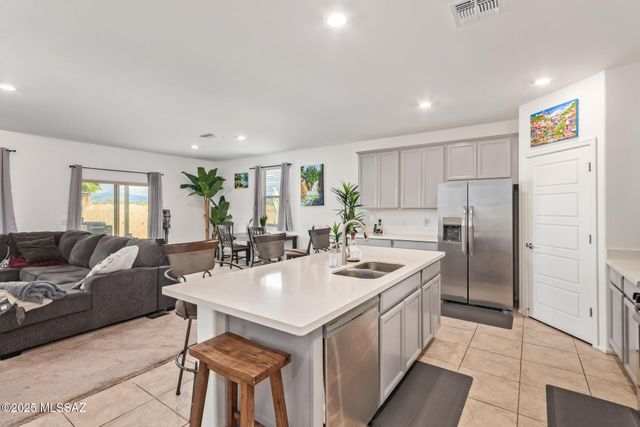 6255 S Desert Peak Drive, Tucson, AZ 85706