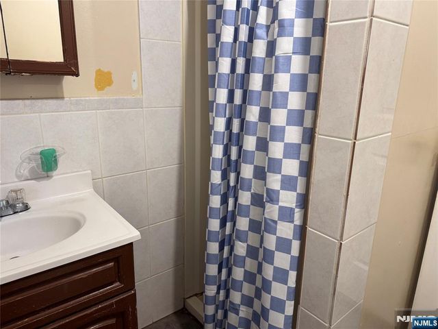 253 Crystal Street, North Arlington, NJ 07031