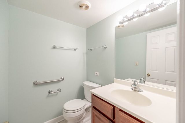 1000 S Lorraine Road 411, Wheaton, IL 60189
