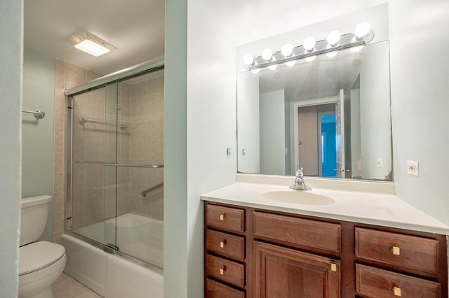 1000 S Lorraine Road 411, Wheaton, IL 60189