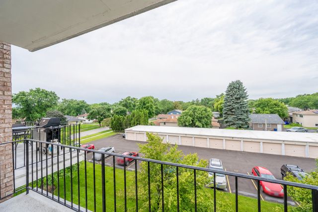 1000 S Lorraine Road 411, Wheaton, IL 60189
