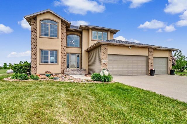 3969 85th Avenue N, Moorhead, MN 56560