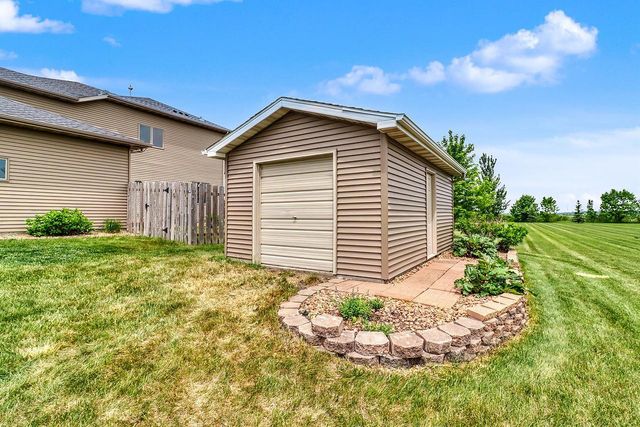 3969 85th Avenue N, Moorhead, MN 56560