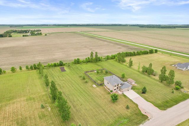 3969 85th Avenue N, Moorhead, MN 56560