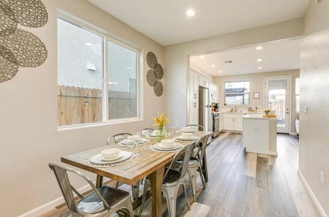 1030 W Prescott Avenue, Visalia, CA 93291