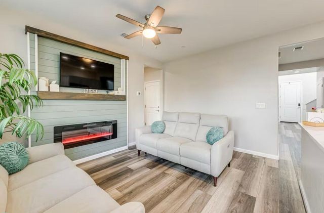 1030 W Prescott Avenue, Visalia, CA 93291