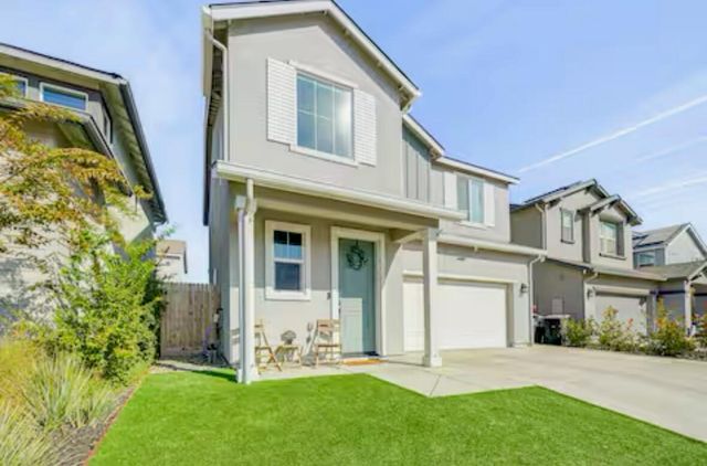 1030 W Prescott Avenue, Visalia, CA 93291