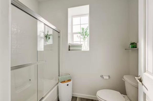 1030 W Prescott Avenue, Visalia, CA 93291