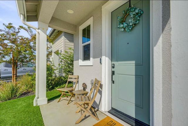 1030 W Prescott Avenue, Visalia, CA 93291