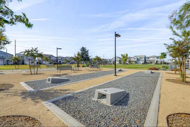 1030 W Prescott Avenue, Visalia, CA 93291