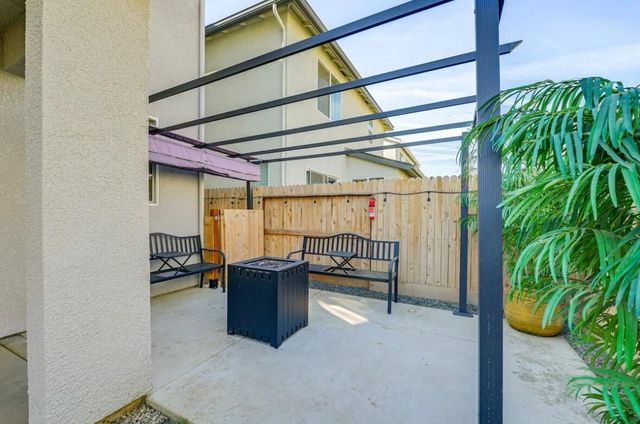 1030 W Prescott Avenue, Visalia, CA 93291