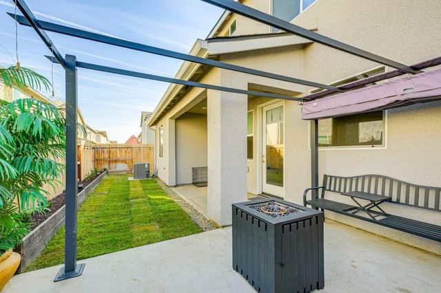 1030 W Prescott Avenue, Visalia, CA 93291