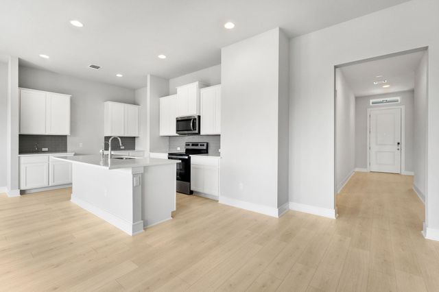 2301 Castillo DR 63, Pflugerville, TX 78664