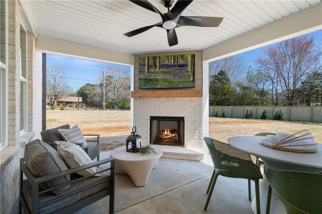 621 Continental Drive, Mcdonough, GA 30253