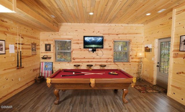 636 Jess Field Road, Gatlinburg, TN 37738