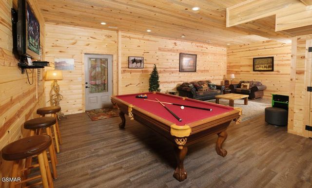 636 Jess Field Road, Gatlinburg, TN 37738