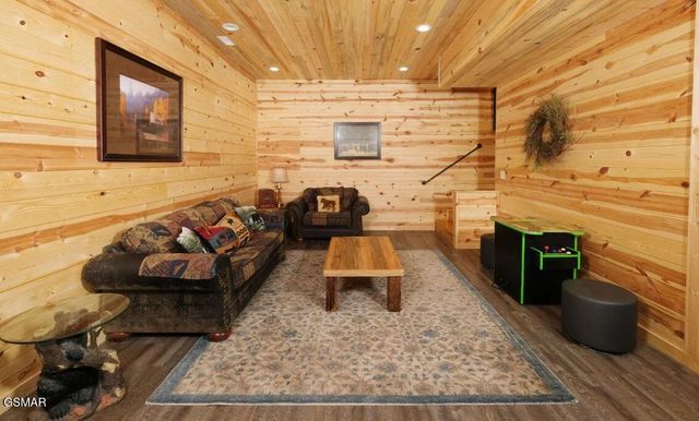 636 Jess Field Road, Gatlinburg, TN 37738