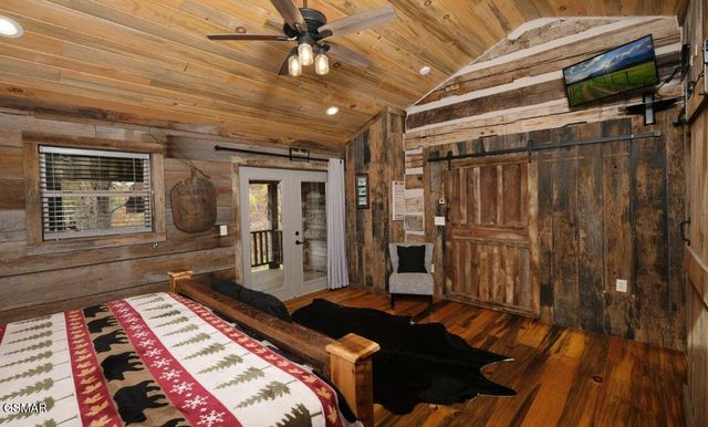 636 Jess Field Road, Gatlinburg, TN 37738