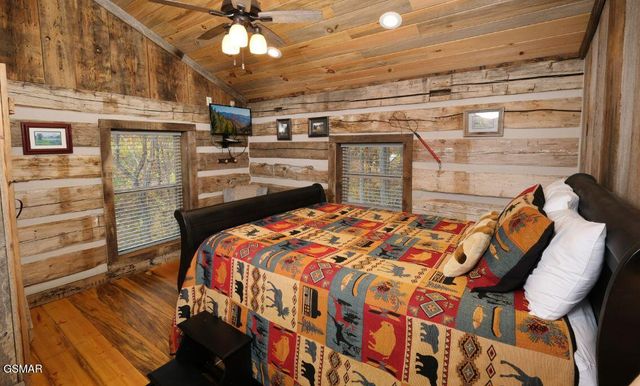 636 Jess Field Road, Gatlinburg, TN 37738