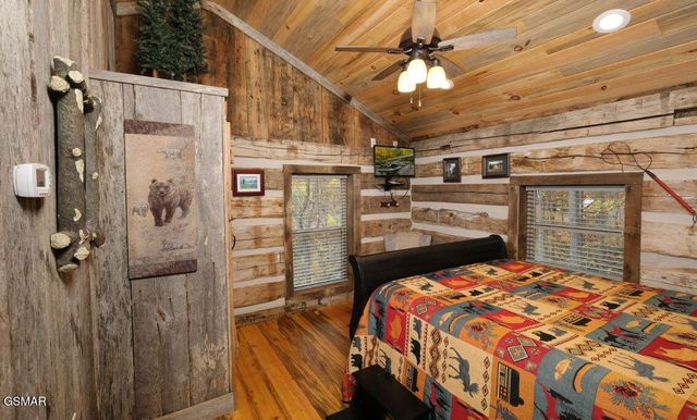 636 Jess Field Road, Gatlinburg, TN 37738