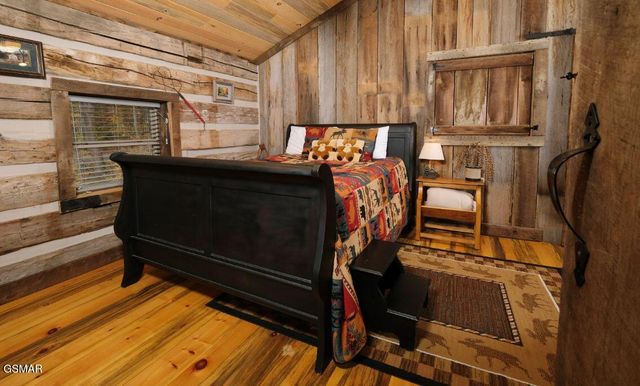 636 Jess Field Road, Gatlinburg, TN 37738