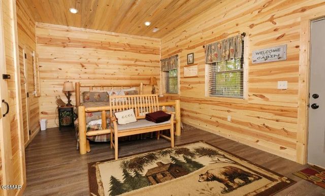 636 Jess Field Road, Gatlinburg, TN 37738