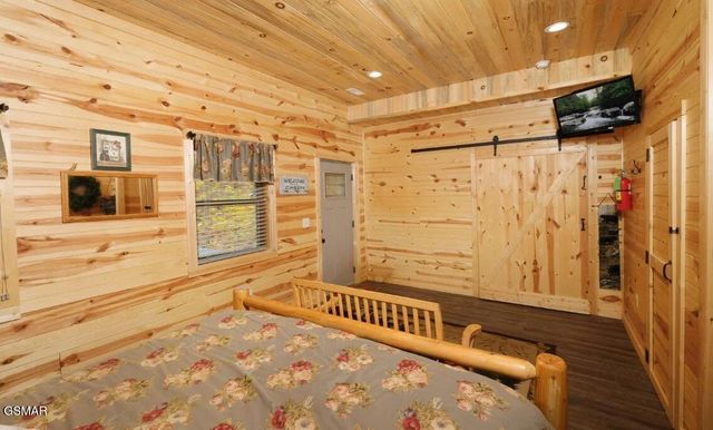 636 Jess Field Road, Gatlinburg, TN 37738