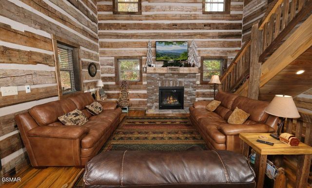 636 Jess Field Road, Gatlinburg, TN 37738