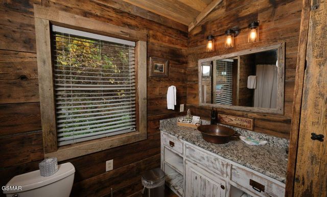 636 Jess Field Road, Gatlinburg, TN 37738