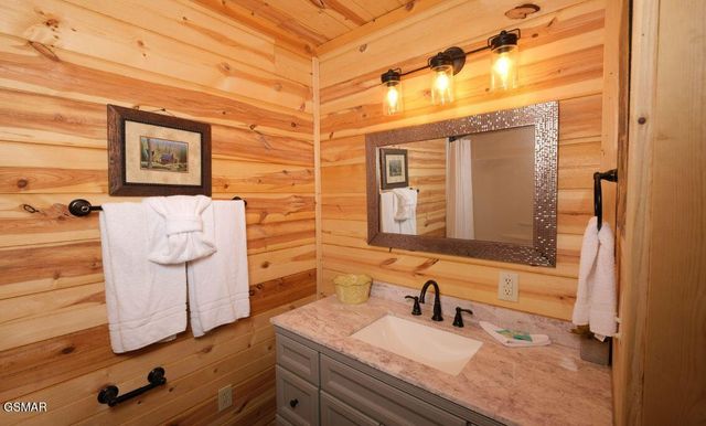 636 Jess Field Road, Gatlinburg, TN 37738