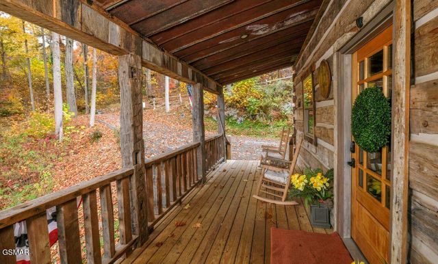 636 Jess Field Road, Gatlinburg, TN 37738