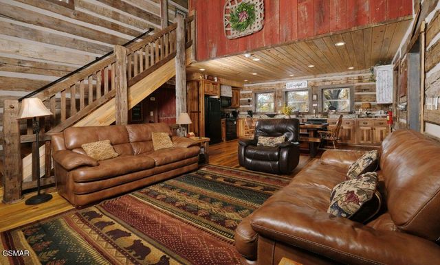 636 Jess Field Road, Gatlinburg, TN 37738