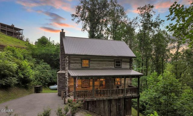 636 Jess Field Road, Gatlinburg, TN 37738