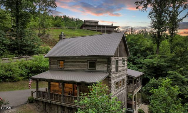 636 Jess Field Road, Gatlinburg, TN 37738
