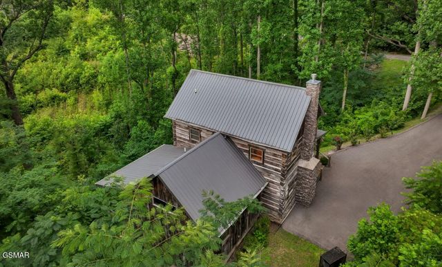 636 Jess Field Road, Gatlinburg, TN 37738