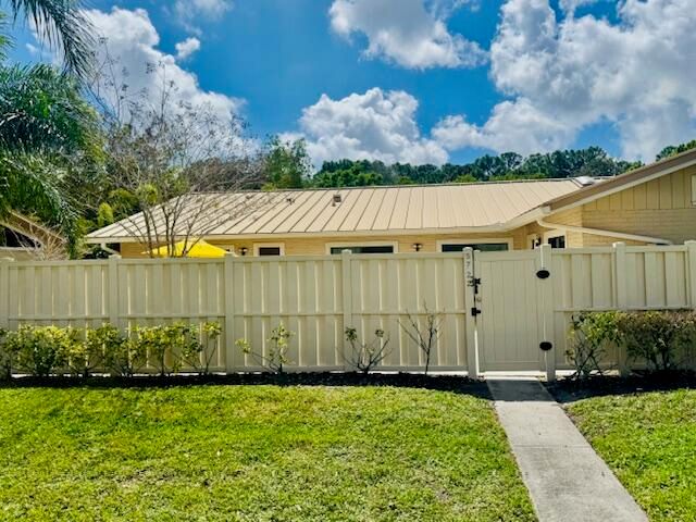 5722 Golden Eagle Circle, Palm Beach Gardens, FL 33418