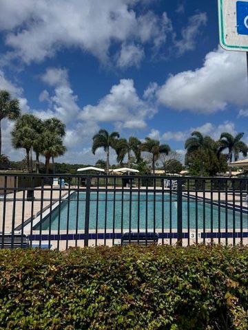 5722 Golden Eagle Circle, Palm Beach Gardens, FL 33418