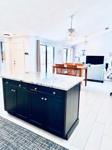 5722 Golden Eagle Circle, Palm Beach Gardens, FL 33418