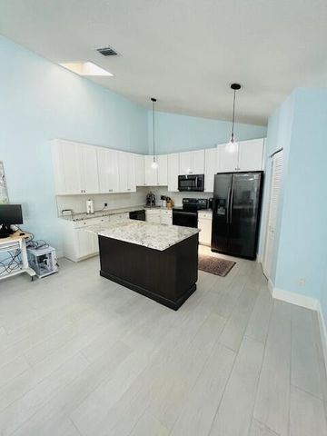 5722 Golden Eagle Circle, Palm Beach Gardens, FL 33418