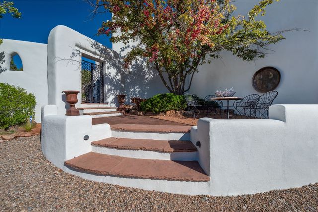 413 Los Arboles Drive, Santa Fe, NM 87501