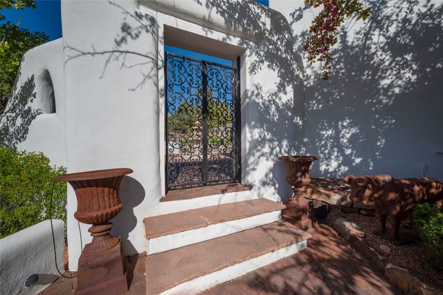 413 Los Arboles Drive, Santa Fe, NM 87501