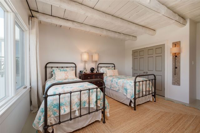 413 Los Arboles Drive, Santa Fe, NM 87501