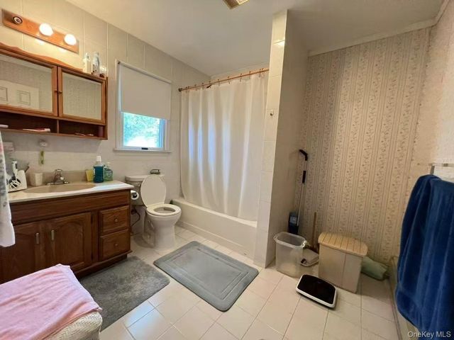 1626 Park Avenue, New Hyde Park, NY 11040