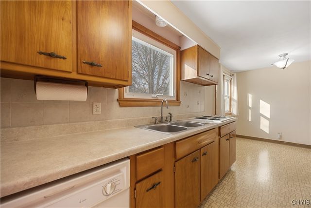 7297 Greenbriar Road, Cicero, NY 13212