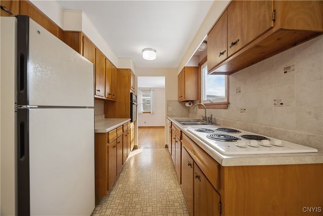 7297 Greenbriar Road, Cicero, NY 13212