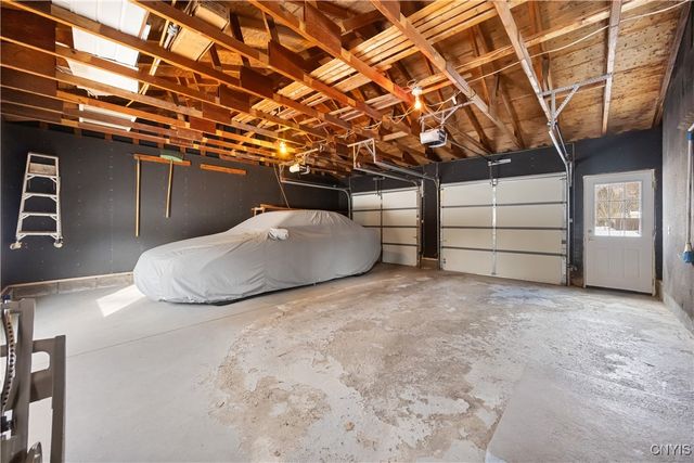 7297 Greenbriar Road, Cicero, NY 13212